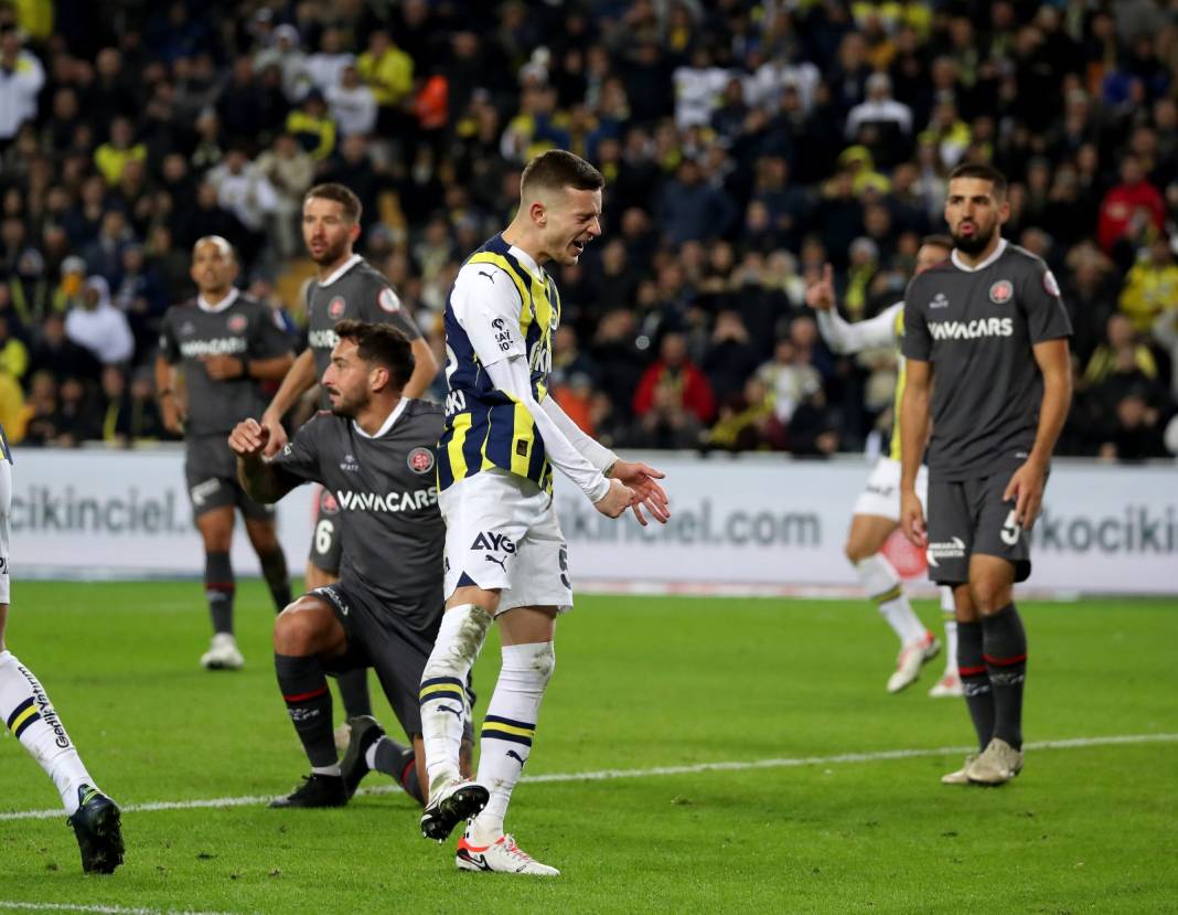 Fenerbahçe Fatih Karagümrük maçından çok özel fotoğraflar: Geri dönüş coşkusu tribünlere böyle yansıdı 46
